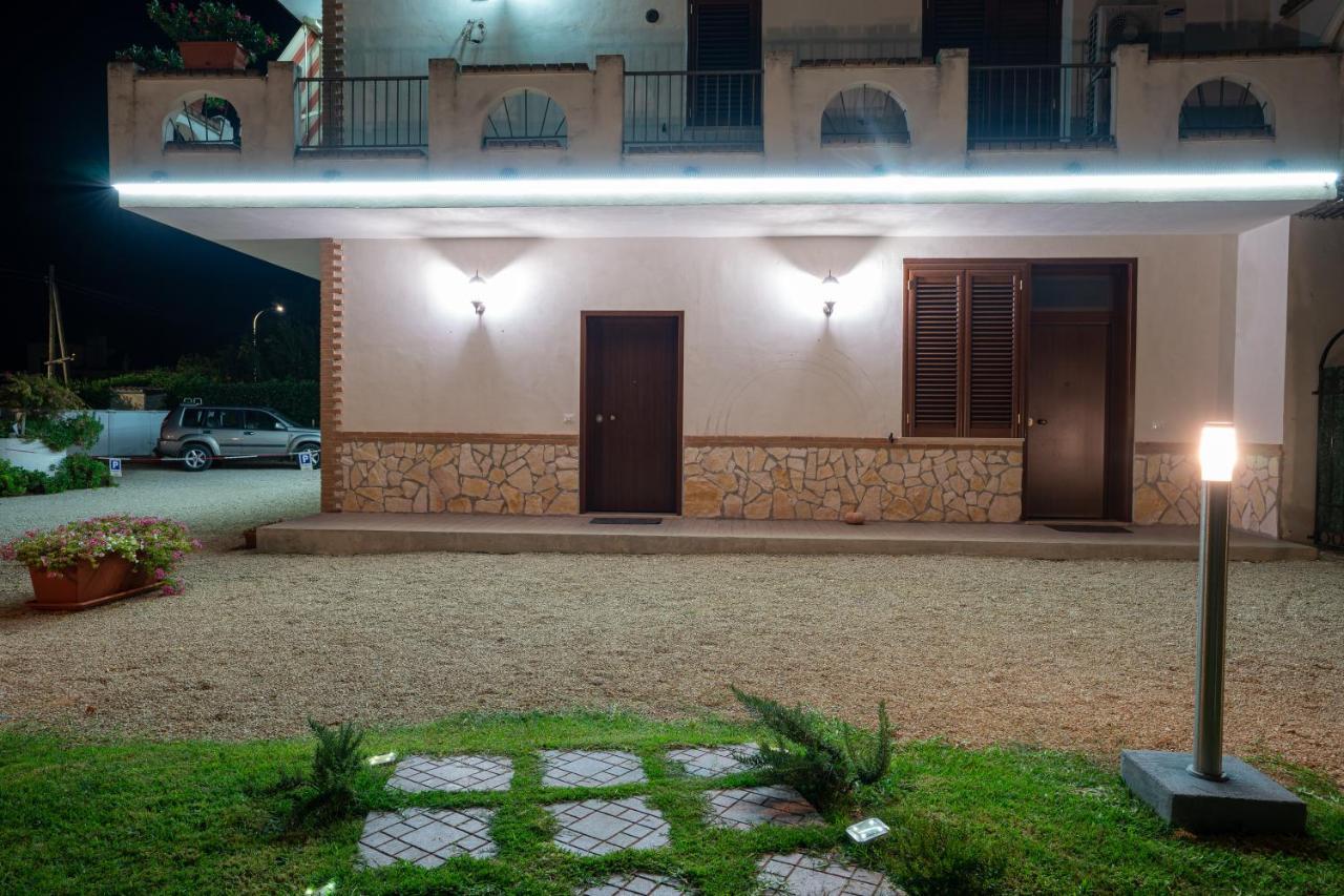 Arcobaleno Apartment ฟอนดี ภายนอก รูปภาพ
