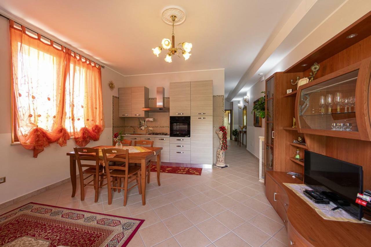 Arcobaleno Apartment ฟอนดี ภายนอก รูปภาพ